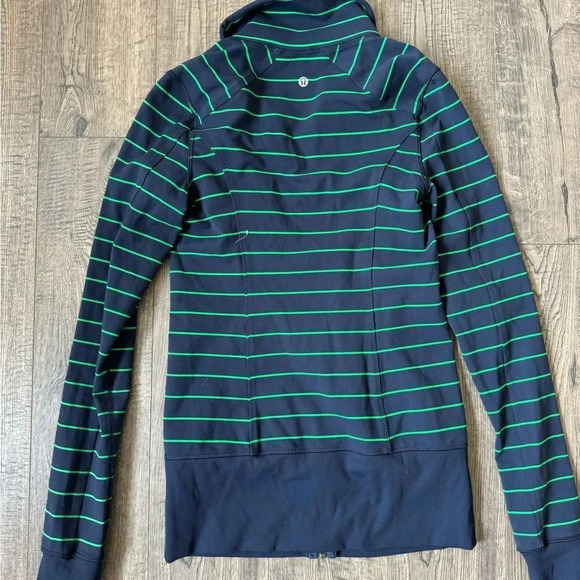 SOLD Lululemon Nice Asana Jacket- Size 6 - Picture 6 of 7